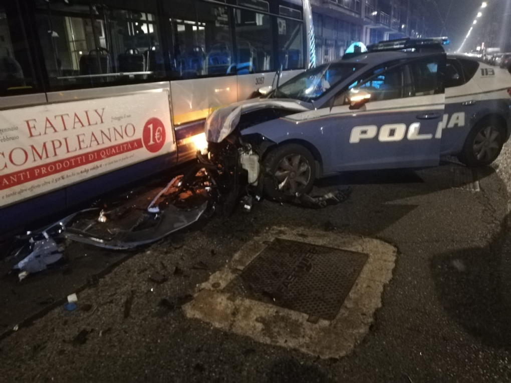 MONCALIERI – Inseguimento al cardiopalma a San Pietro con sei poliziotti feriti: il sindacato chiede una pena esemplare per il 39enne moncalierese arrestato MONCALIERI – Inseguimento al cardiopalma a San Pietro con sei poliziotti feriti: il sindacato chiede una pena esemplare per il 39enne moncalierese arrestato