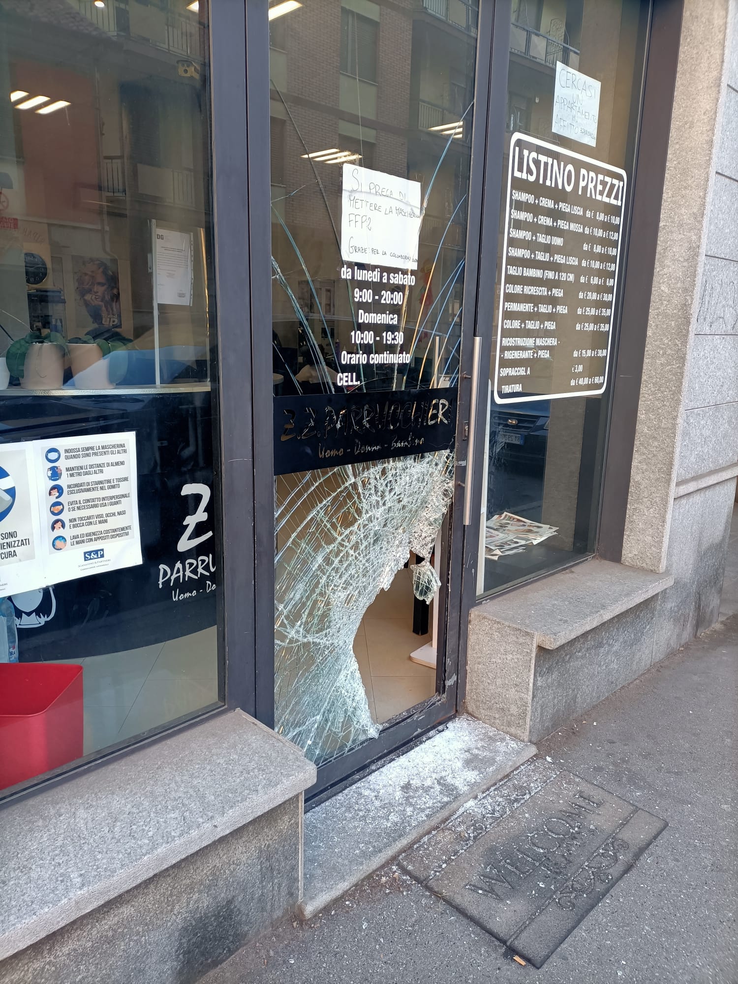 NICHELINO – Spaccata ai danni di un parrucchiere di via Torino