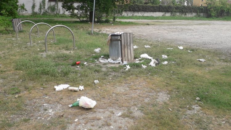 NICHELINO – Ancora rifiuti abbandonati al Boschetto