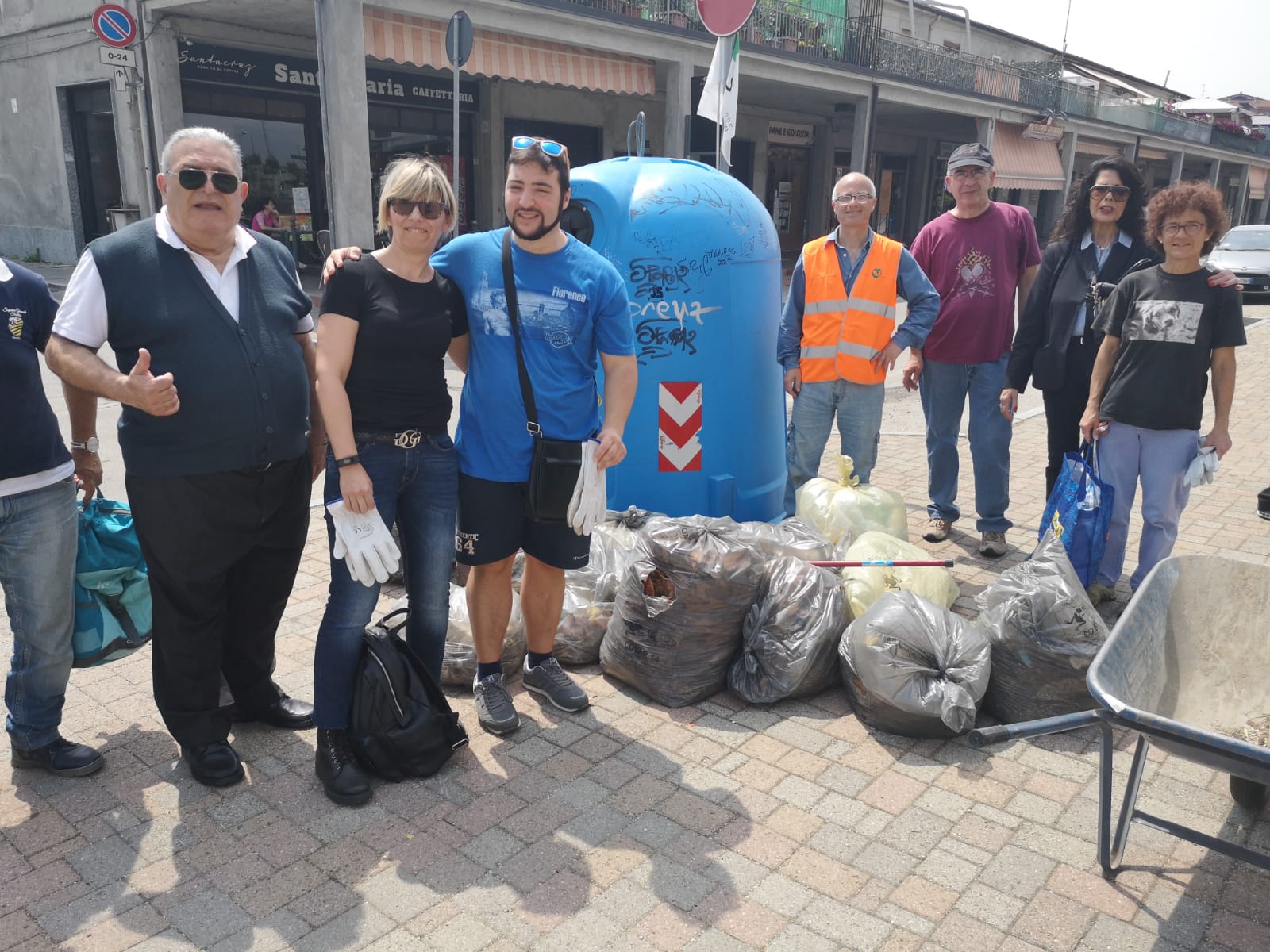 MONCALIERI – I volontari ripuliscono la borgata di Santa Maria