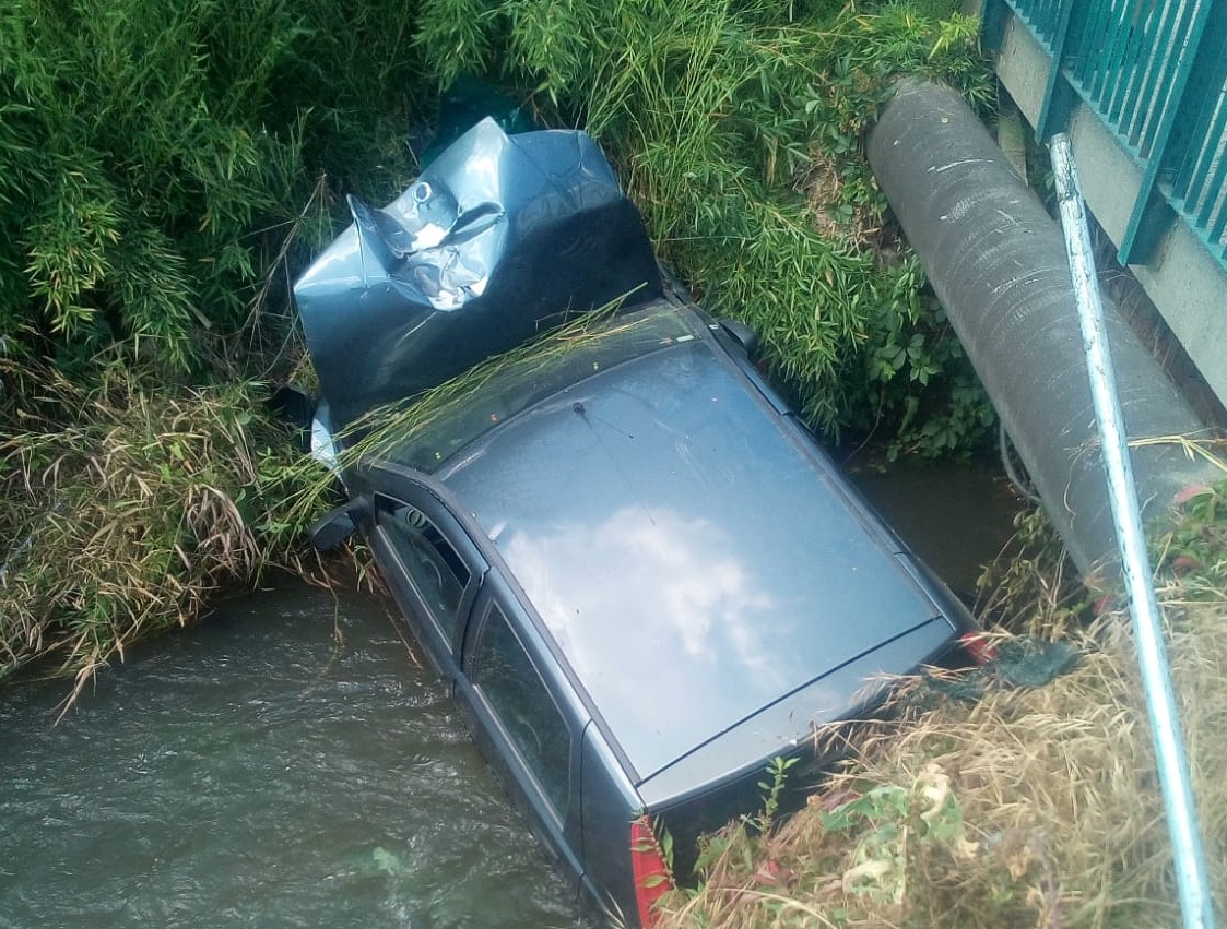 CARMAGNOLA – Esce di strada con la Punto, un uomo finisce in ospedale