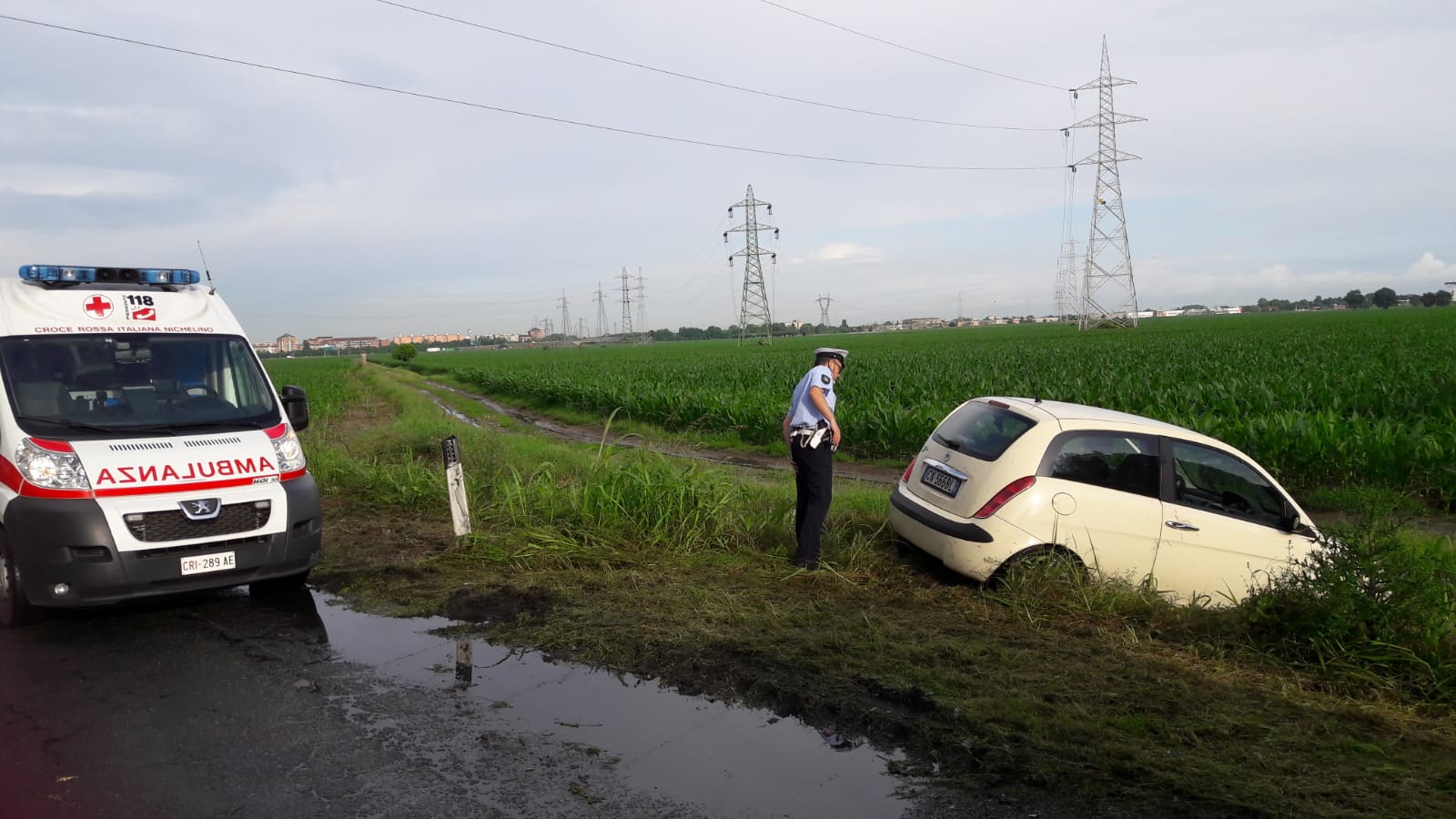 NICHELINO – Perde il controllo dell’auto e finisce fuori strada a due passi da Stupinigi