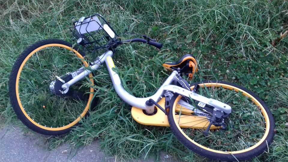 MONCALIERI – Ancora biciclette O-Bike ritrovate abbandonate