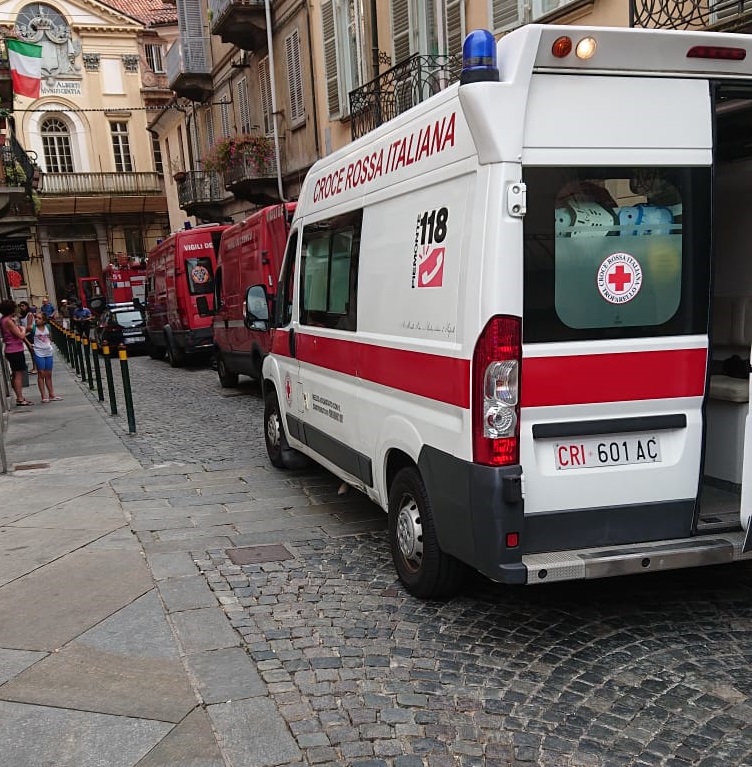 MONCALIERI – Paura al Real Collegio per sostanze chimiche nell’aria