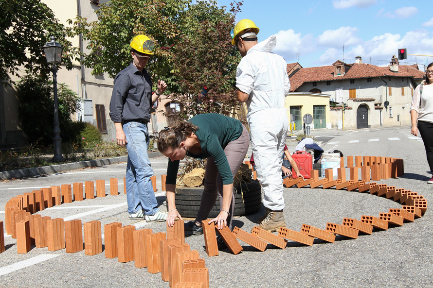 CAMBIANO – Mostra progetto sul riciclo creativo nell’ambito di «Cambiano come Montmartre»