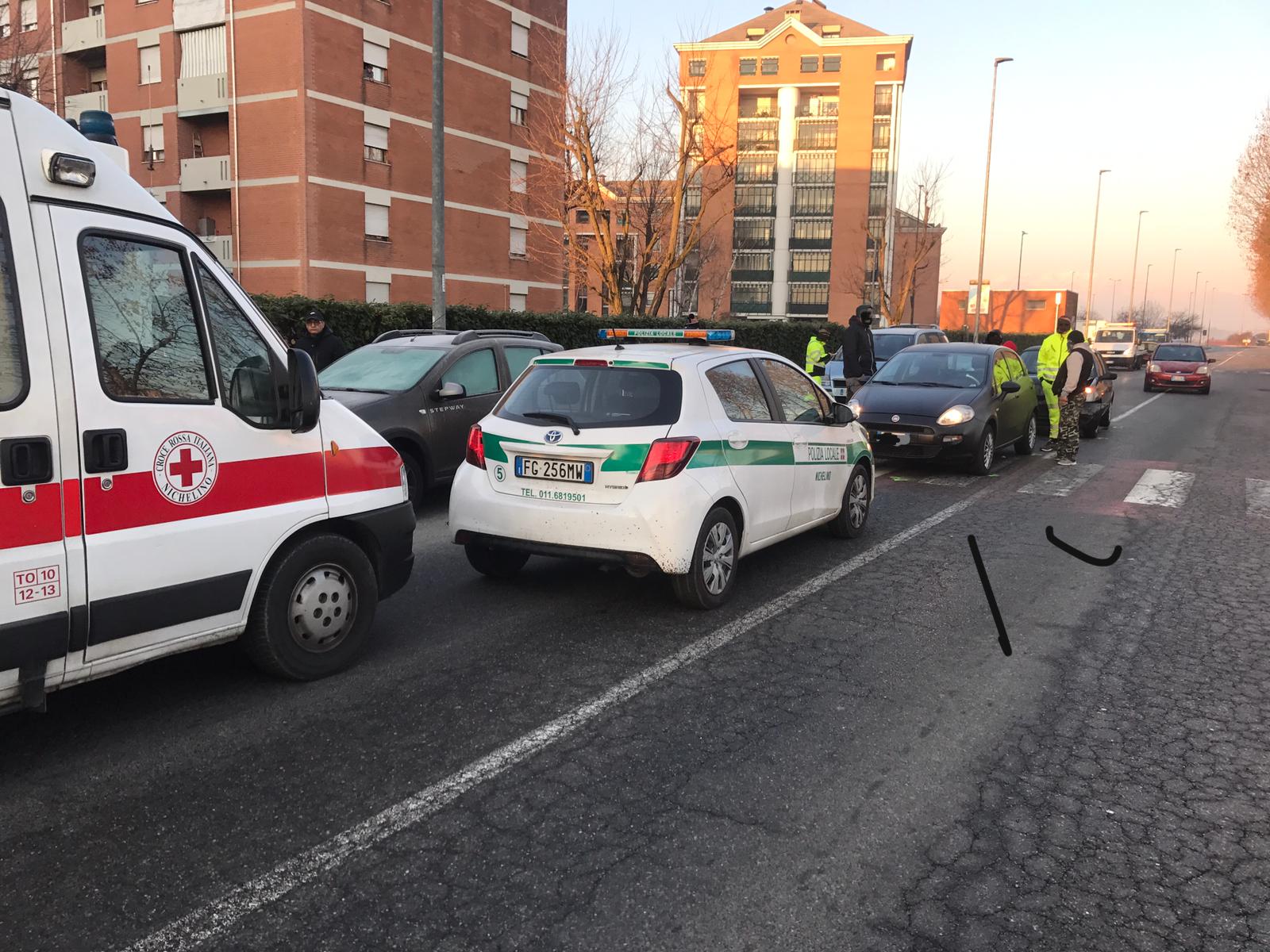 NICHELINO – Incidente in via Nenni: due feriti