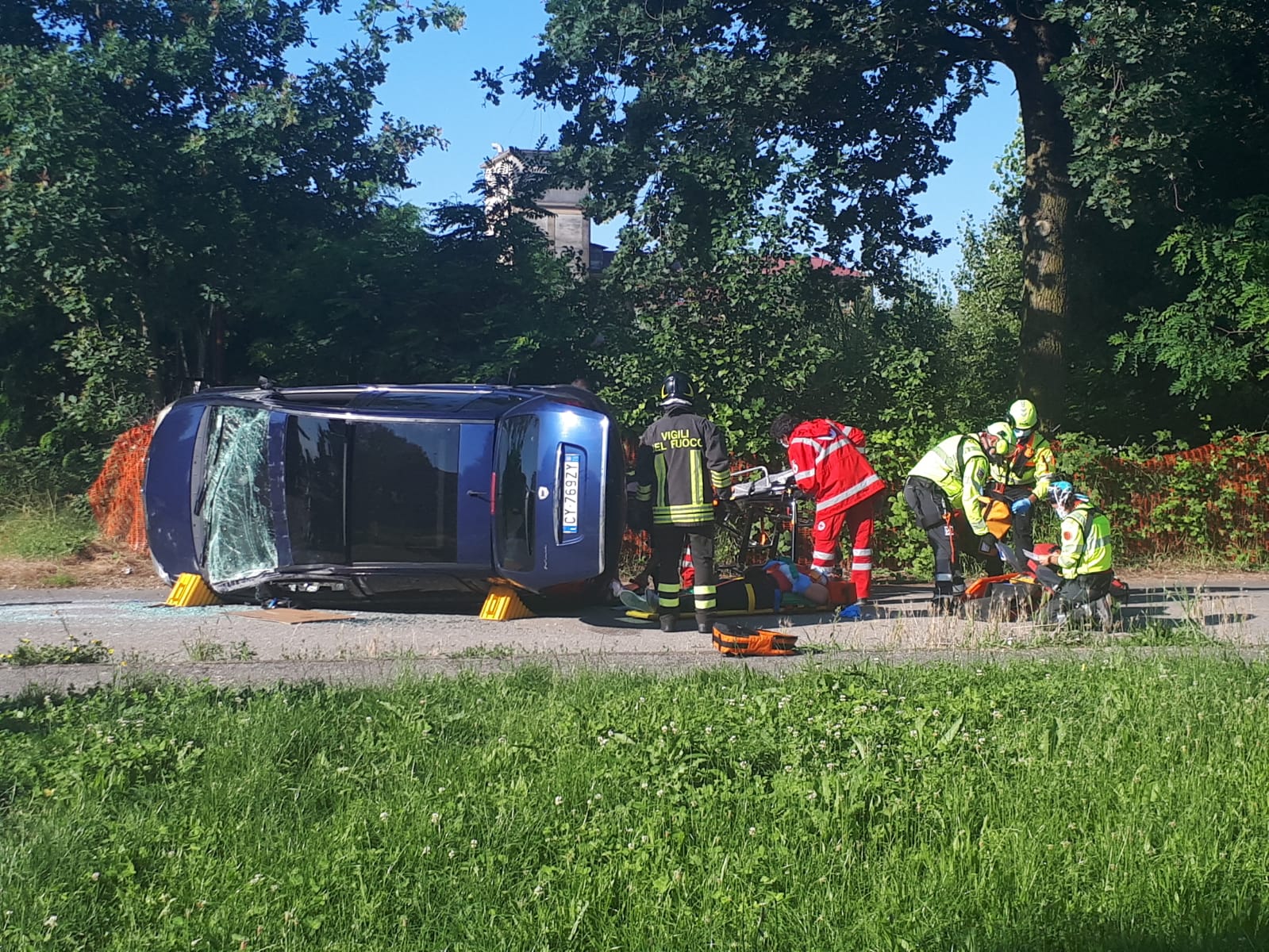 POIRINO – Lancia Musa si ribalta in via Vittime di Nassiriya