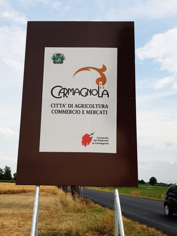 CARMAGNOLA – Arrivano i cartelli per la promozione del territorio