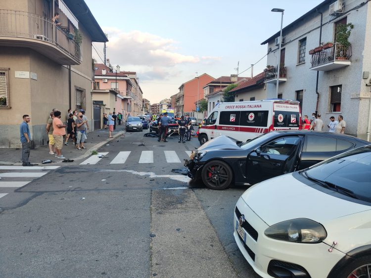MONCALIERI – Pattuglia dei carabinieri coinvolta in un incidente: l’altro guidava con le infradito