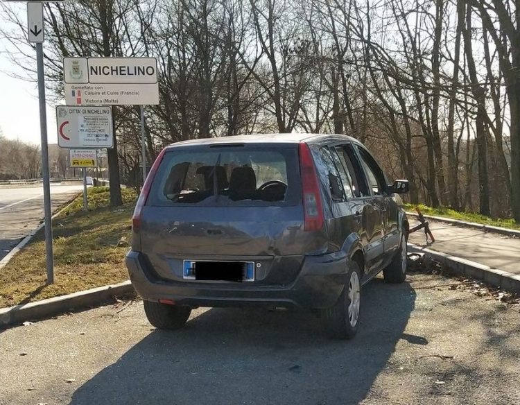NICHELINO – Auto vandalizzata sul ponte Europa