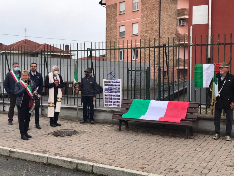 POIRINO – Inaugurata la panchina in memoria della liberazione di Mauthausen