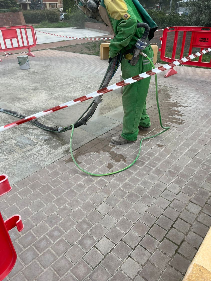 TROFARELLO – Ancora lavori sulla fontana di piazzale Europa