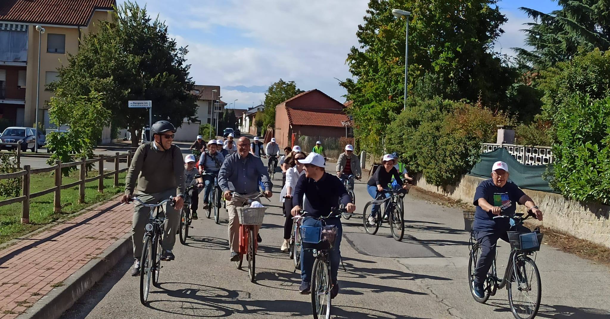 SANTENA – Grande partecipazione per il tour dei piloni votivi