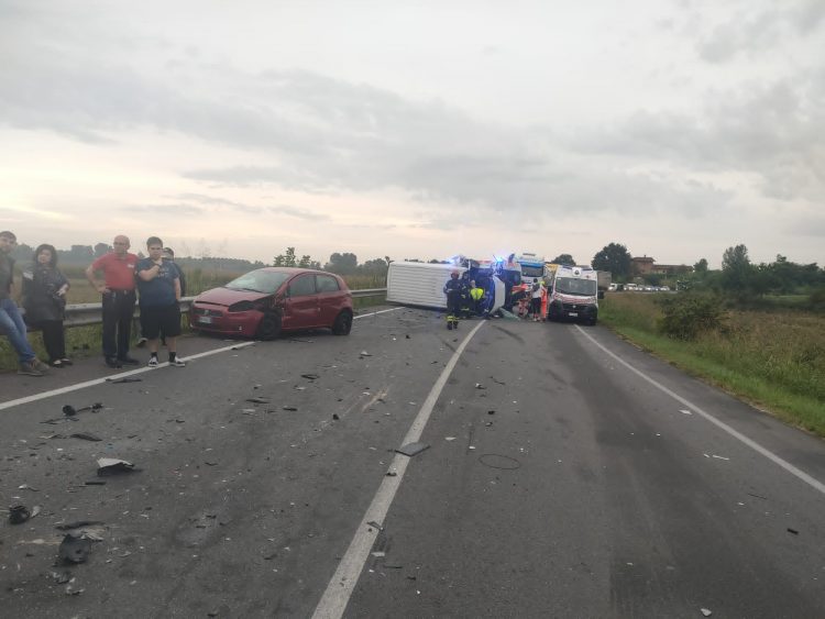 LA LOGGIA – Bilancio di cinque feriti nell’incidente sulla variante