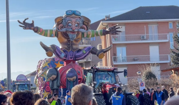 CARMAGNOLA – La sfilata del Carnevale non soddisfa i presenti