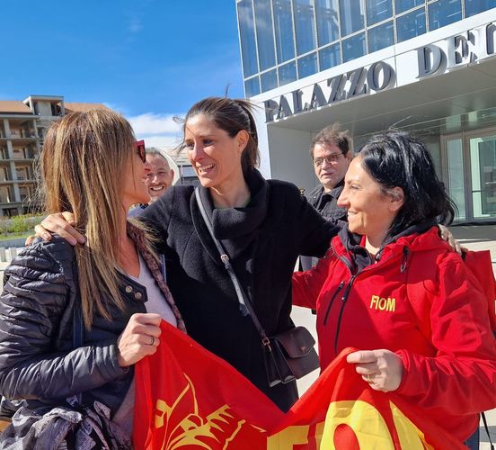 NICHELINO – Il corteo dei lavoratori Delgrosso sotto la Regione per chiedere aiuto e sostegno