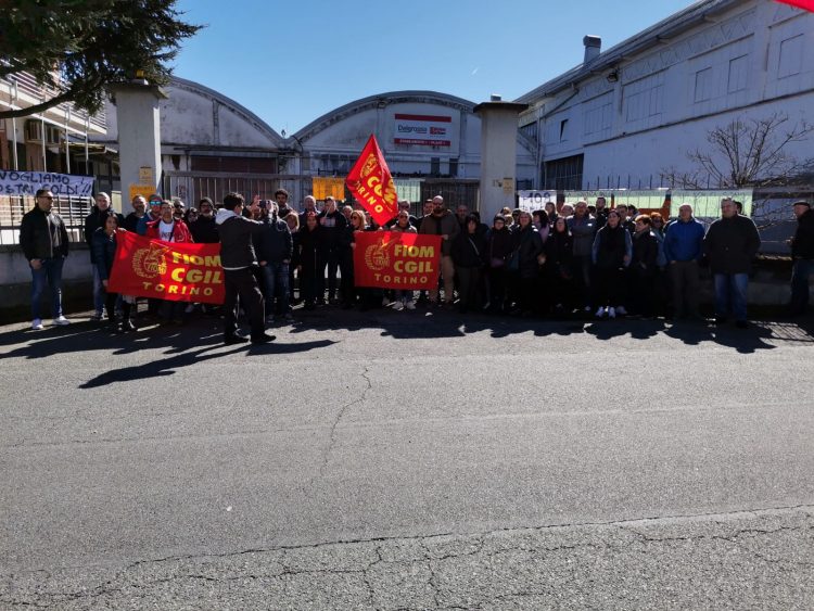 NICHELINO – I lavoratori Delgrosso tornano a manifestare sotto la Regione