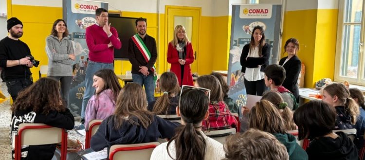 MONCALIERI – La prima media della Nino Costa vince il concorso ‘Scrittori di Classe’