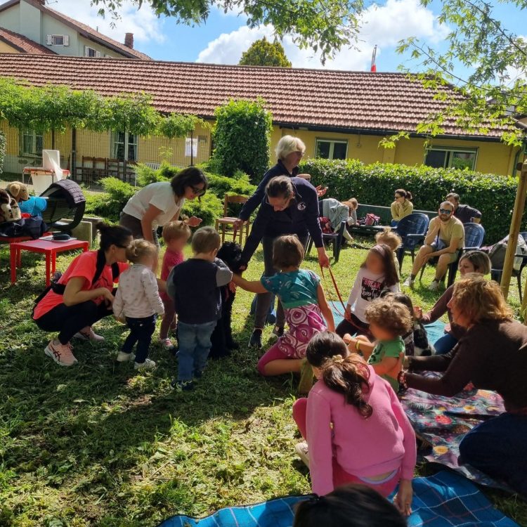 CAMBIANO – La Pet therapy protagonista in biblioteca