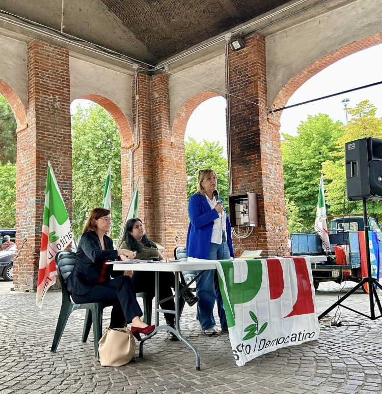 CARMAGNOLA – Circa 70 persone all’evento del Pd in piazza Martiri