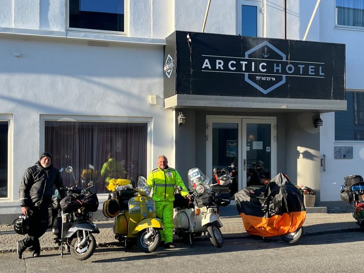 Giuseppe Saracco in Vespa ha portato Moncalieri a Capo Nord