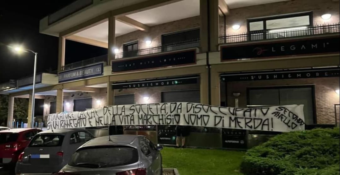 VINOVO – Striscione di insulti a Marchisio vicino al suo ristorante