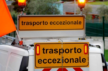 CARMAGNOLA – Il sindaco ferma il passaggio dei camion trasporti eccezionali