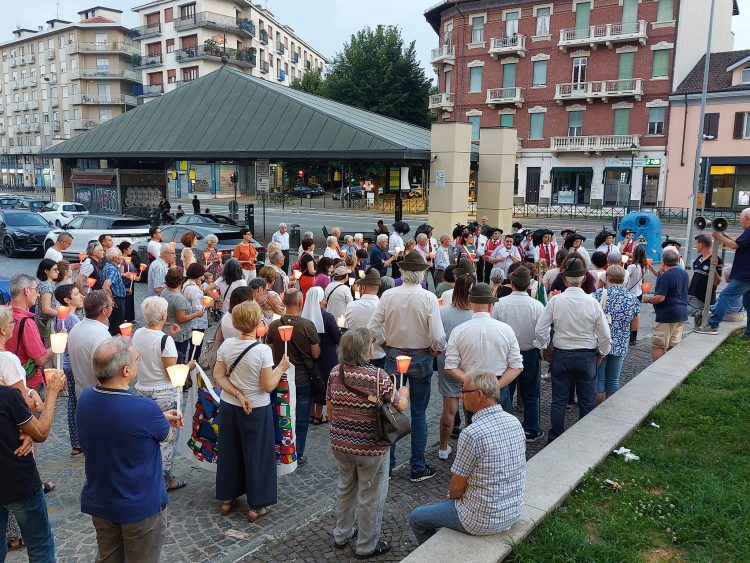 MONCALIERI – La fiaccolata per la pace a Borgo Navile