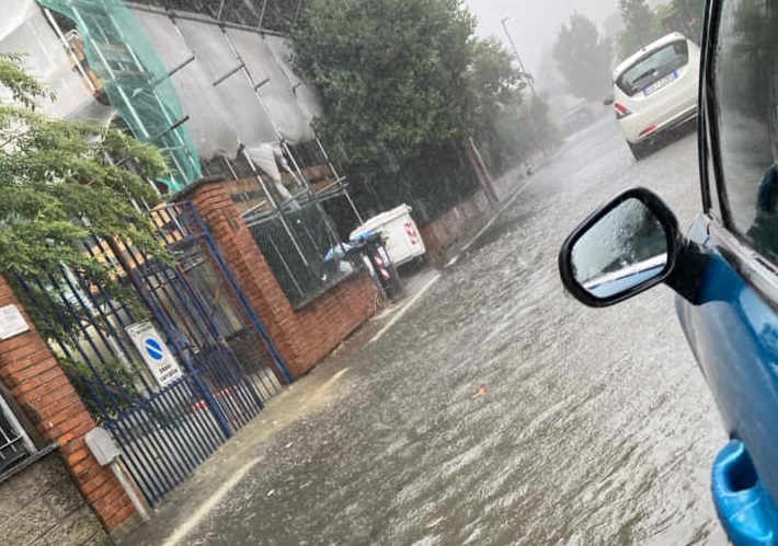 NICHELINO – La pioggia torrenziale ha causato allagamenti diffusi
