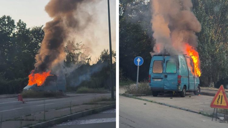 Furgone in fiamme sul ponte tra Nichelino e Torino