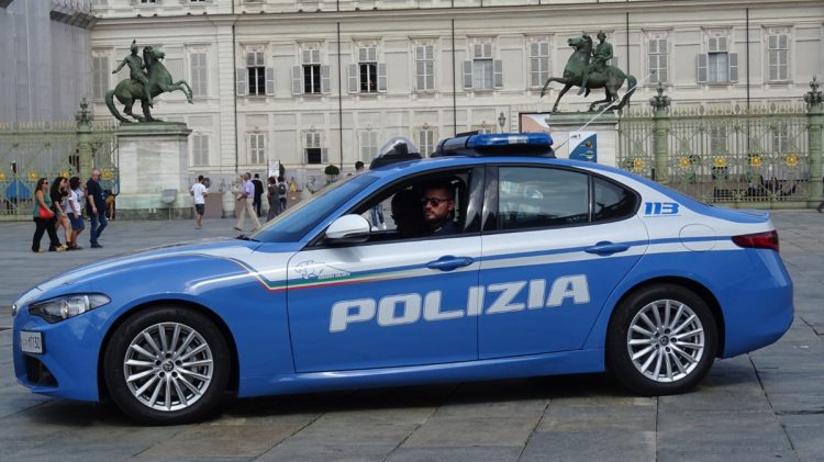 Torino: rapina con spray urticante ai danni di 2 turisti, un arresto