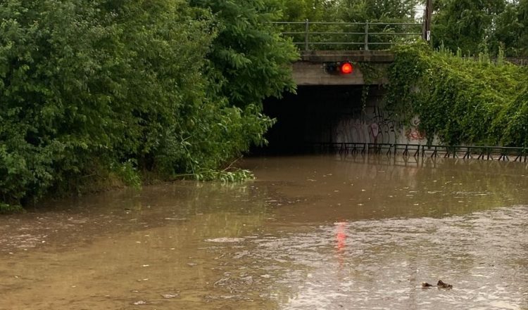 MONCALIERI – La devastazione della città dopo la tromba d’aria