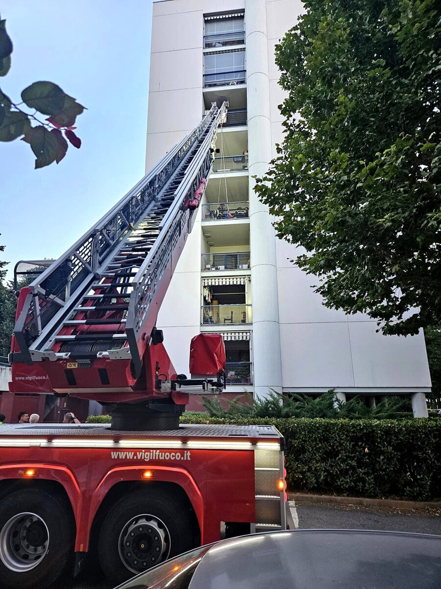 Incendia un condominio a Rivoli: arrestato. 25 persone evacuate; l’uomo non ha saputo spiegare le ragioni del gesto