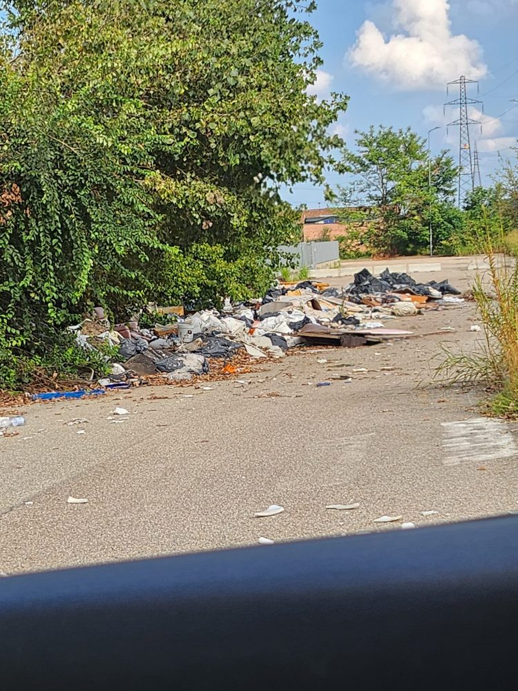 MONCALIERI – Discariche a cielo aperto in zona Carpice