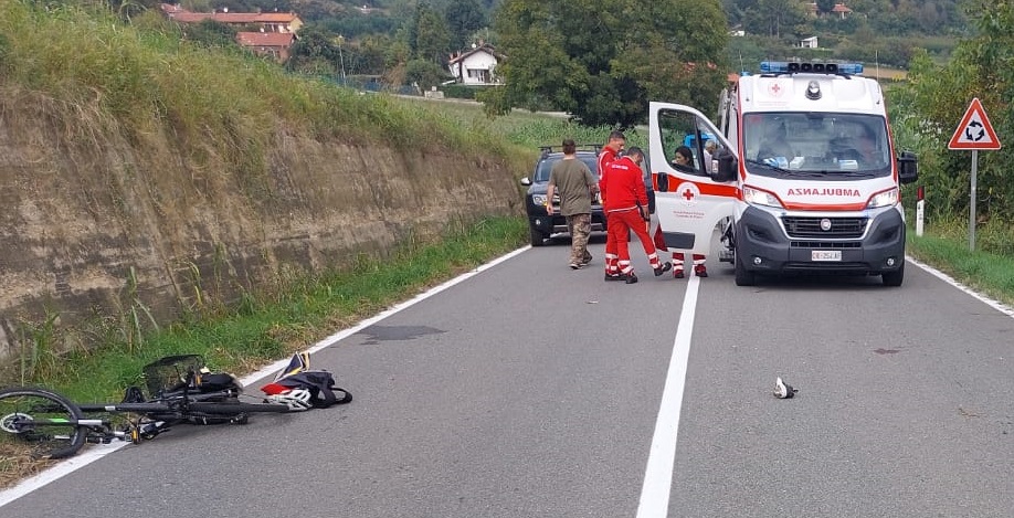 MONCALIERI – Sbanda con la macchina e travolge una ciclista: grave in ospedale