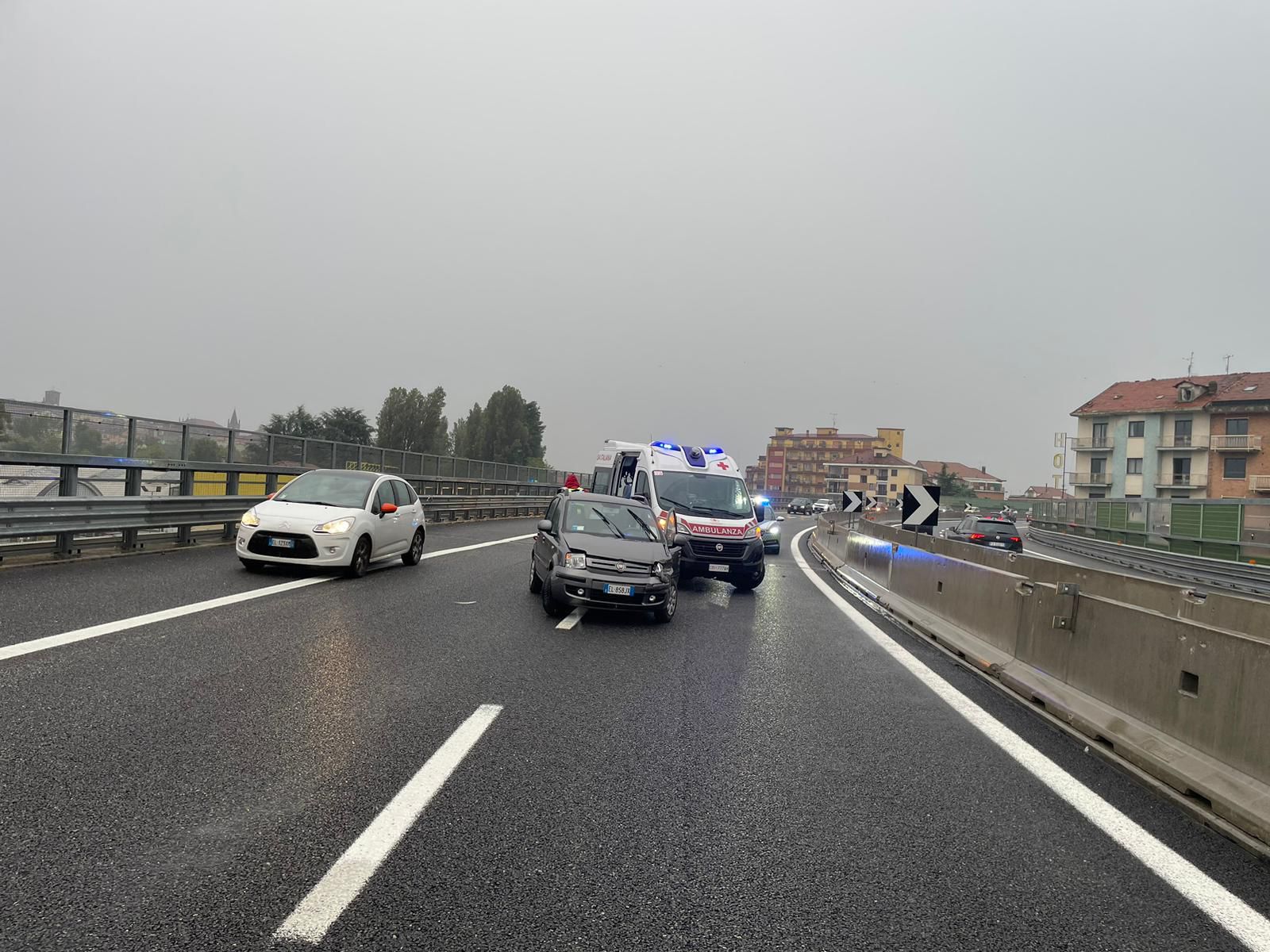 MONCALIERI – Incidente in sopraelevata, paura in mattinata