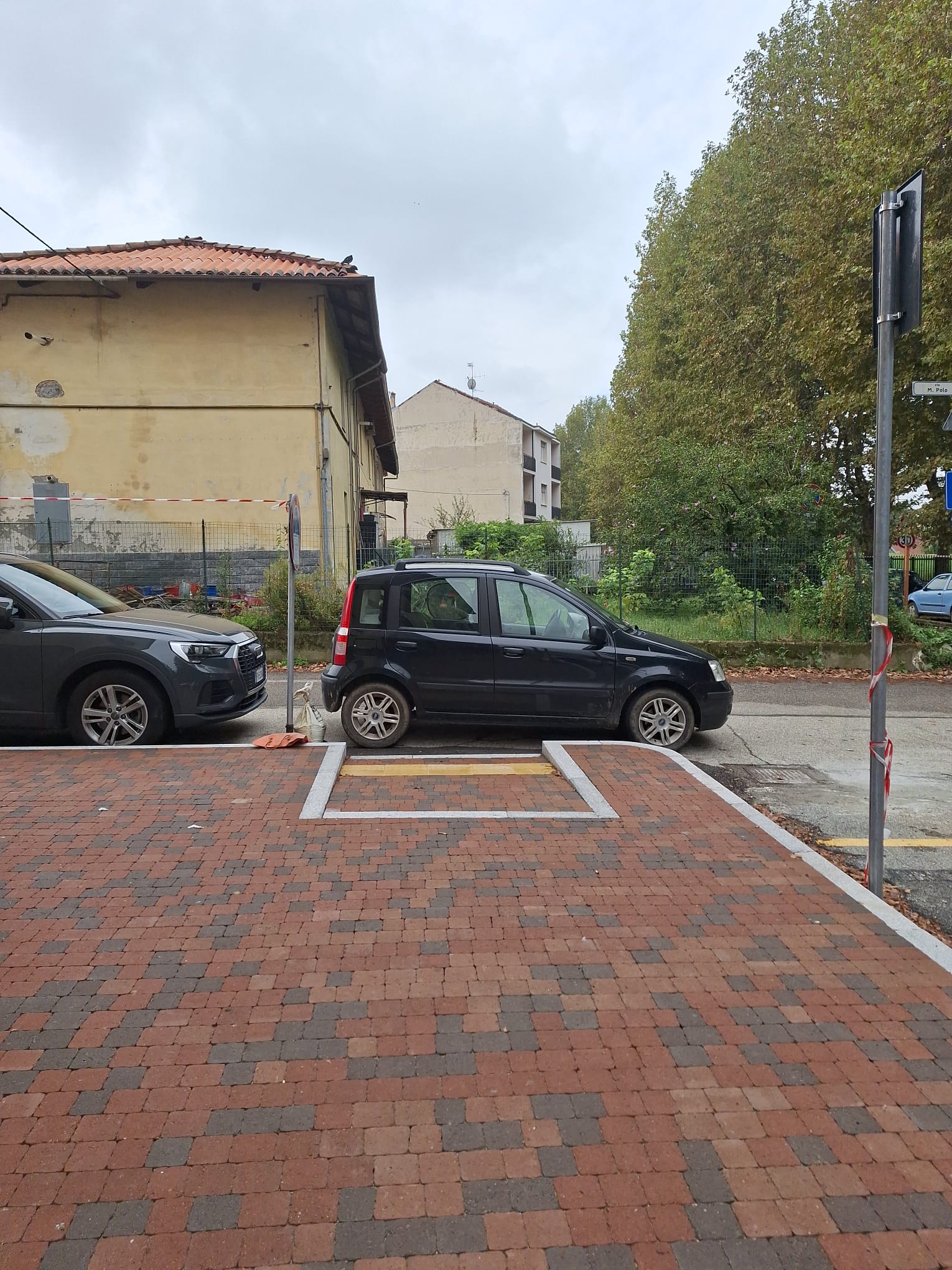 MONCALIERI – Il parcheggio selvaggio si diffonde