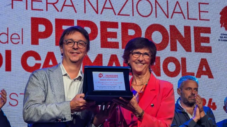 CARMAGNOLA – Consegnato il premio Bontà alla Fondazione di Comunità cittadina