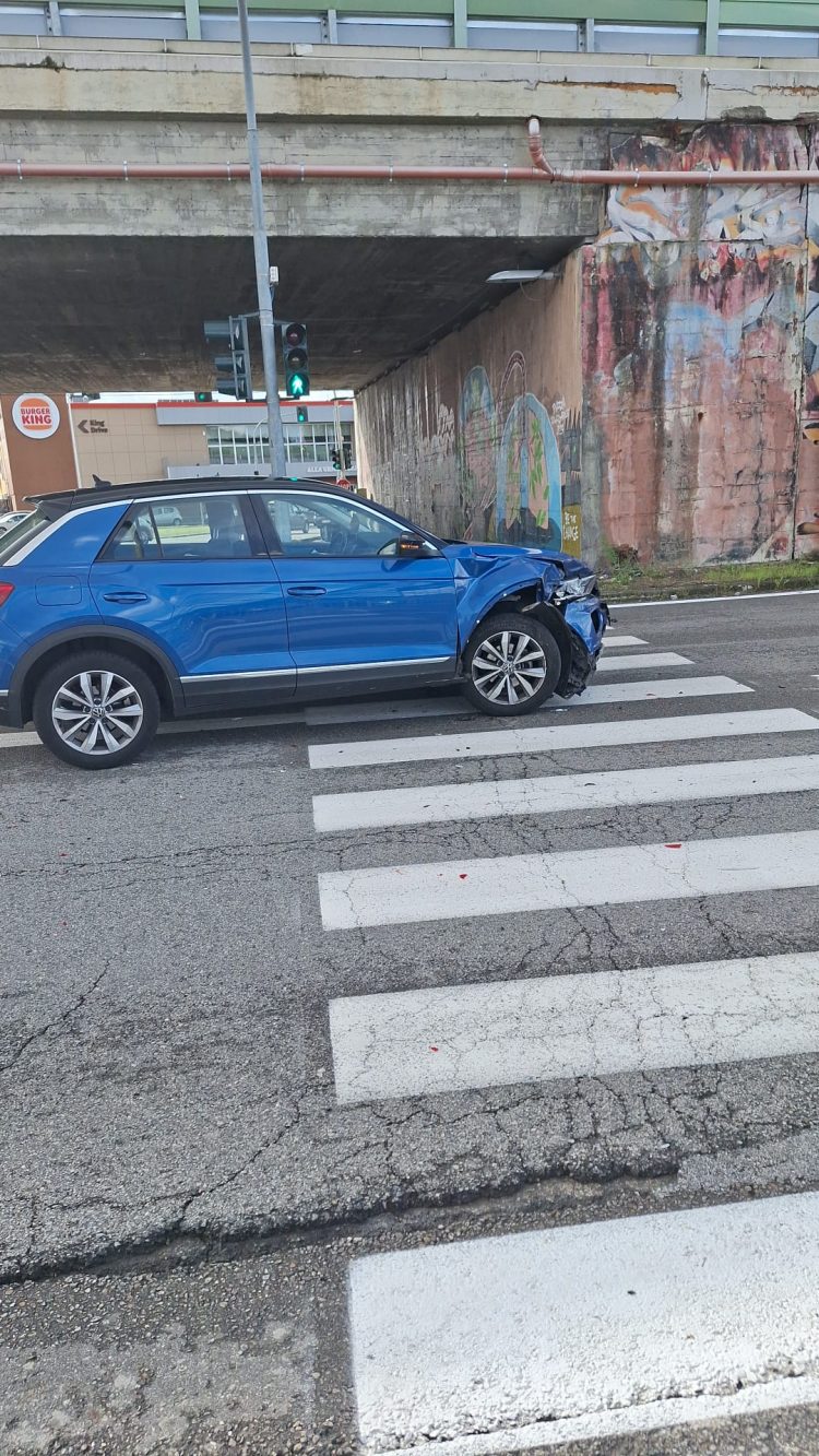 MONCALIERI – Incidente in corso Trieste