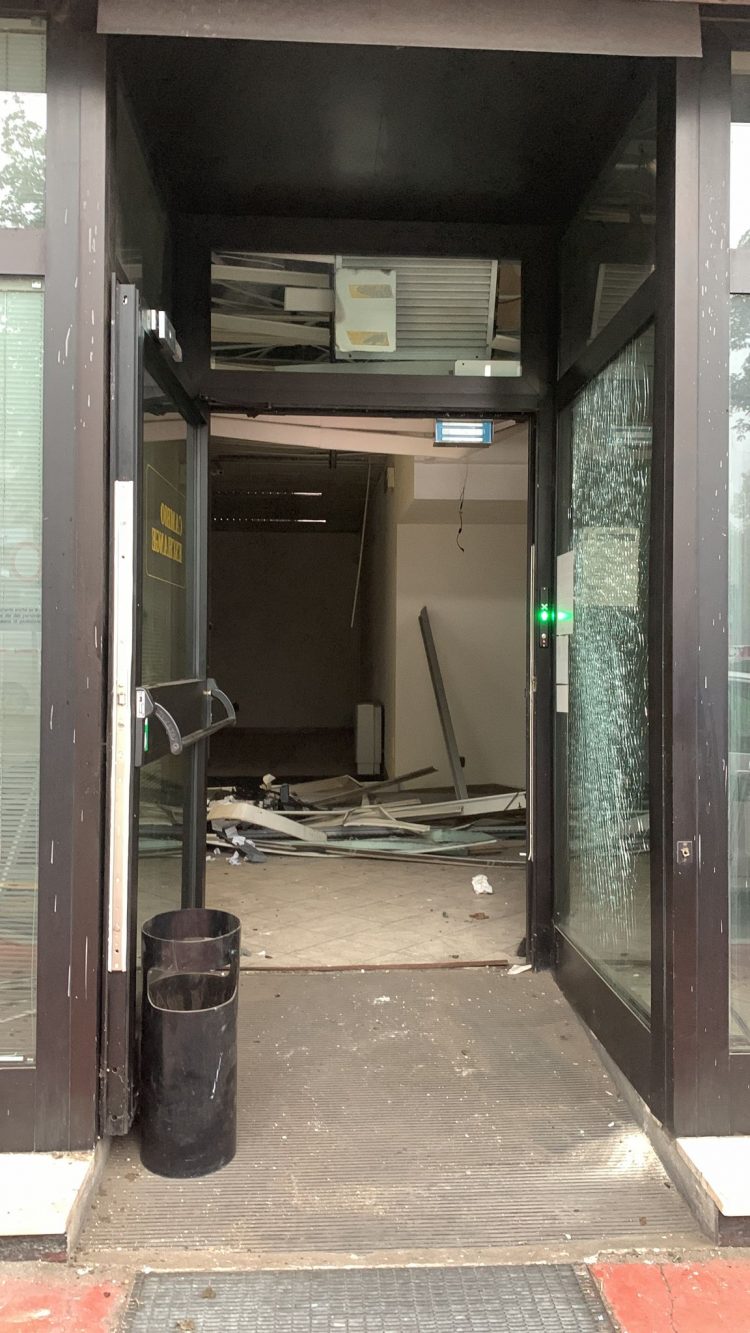 NICHELINO – Esplode bancomat in via Torino, torna la banda della marmotta