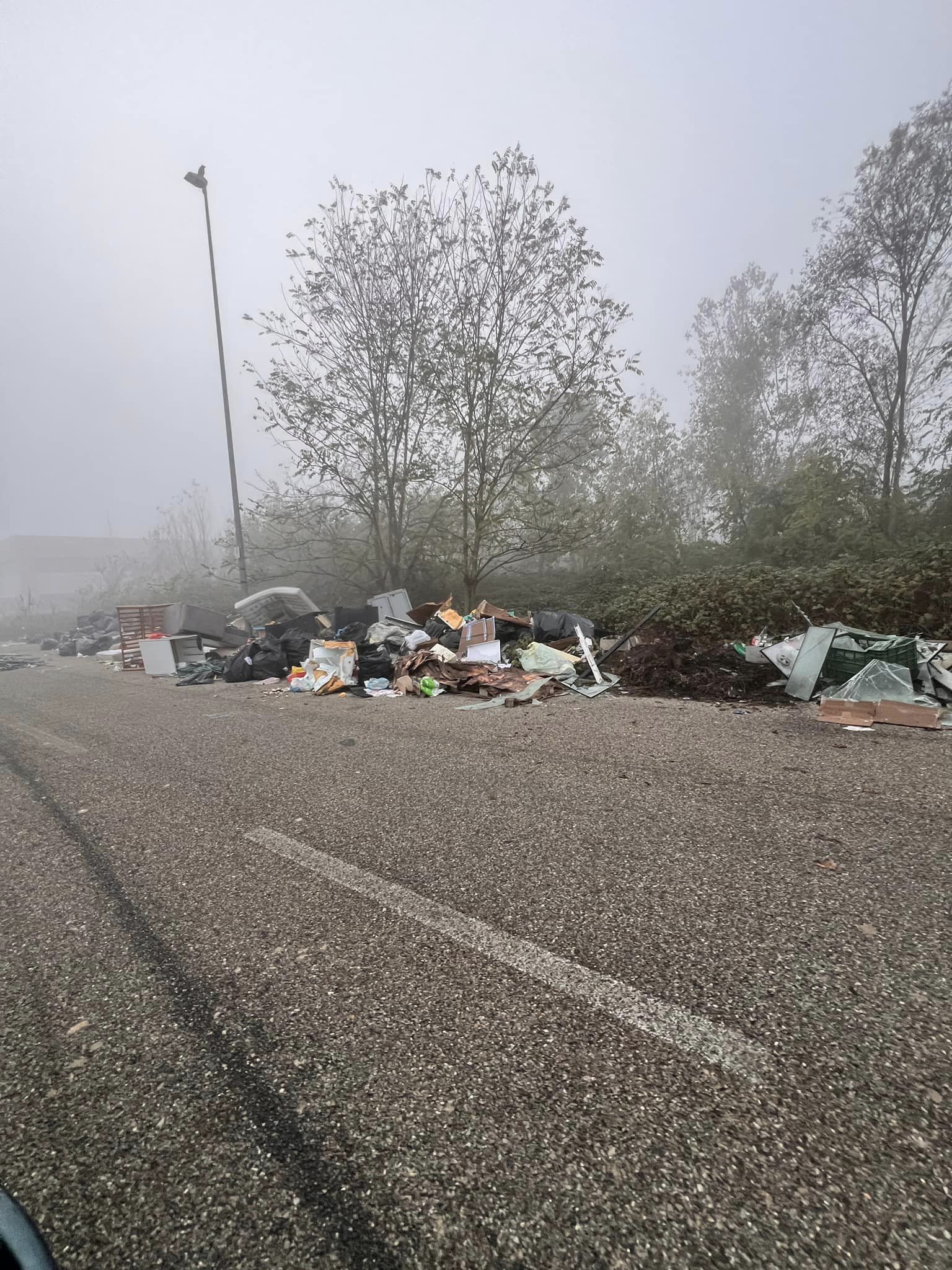 MONCALIERI – Continuano a fiorire le discariche abusive di rifiuti