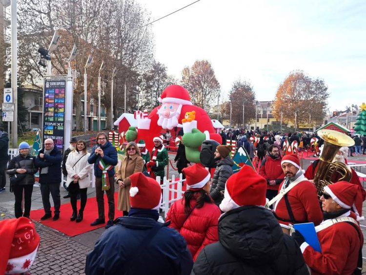 NICHELINO – Inaugurato il villaggio natalizio in piazza Di Vittorio