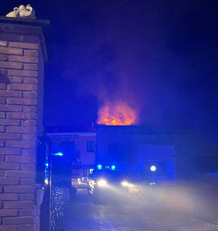 PECETTO – Paura per un incendio in una casa del centro paese