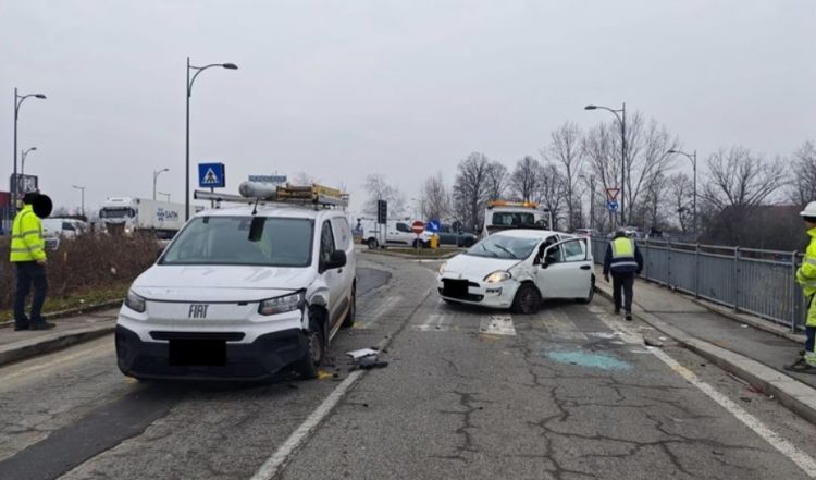 NICHELINO – Due feriti in un incidente in via Scarrone