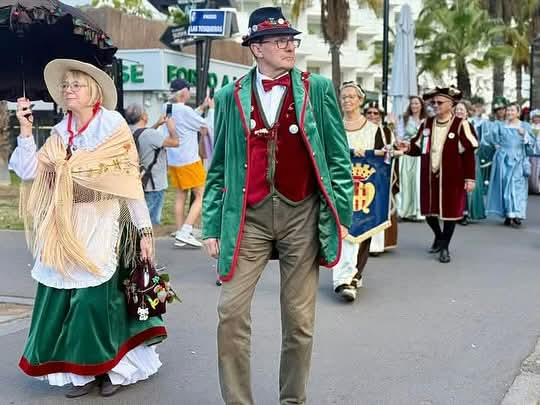 PECETTO – Le maschere di carnevale locali in sfilata a Tenerife