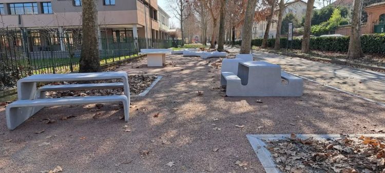 CARMAGNOLA – Aree esterne alle scuole di corso Sacchirone dedicate agli studenti